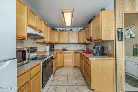 Kitchen - 3671 E Bridgeview Dr, Harrison, ID 83833 photo 1 of 2
