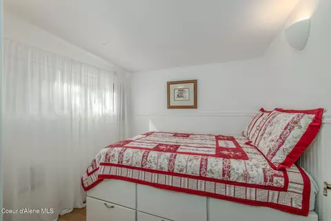 Bedroom - 3671 E Bridgeview Dr, Harrison, ID 83833 photo 4 of 4
