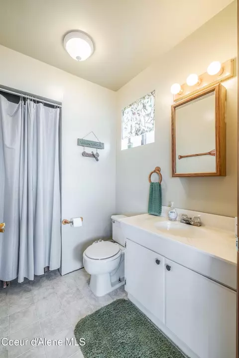 Bath - 3671 E Bridgeview Dr, Harrison, ID 83833 photo 1 of 2