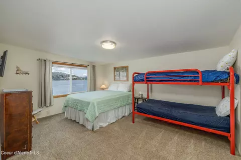 Bedroom - 3671 E Bridgeview Dr, Harrison, ID 83833 photo 2 of 4
