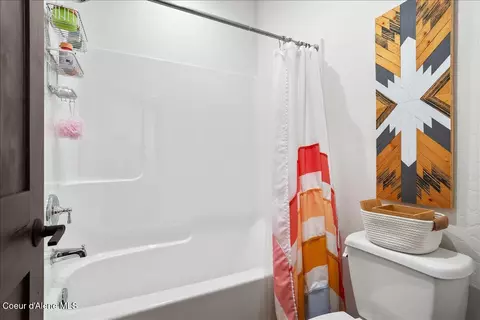 Bath - 207 Madera Dr, Sandpoint, ID 83864 photo 3 of 10
