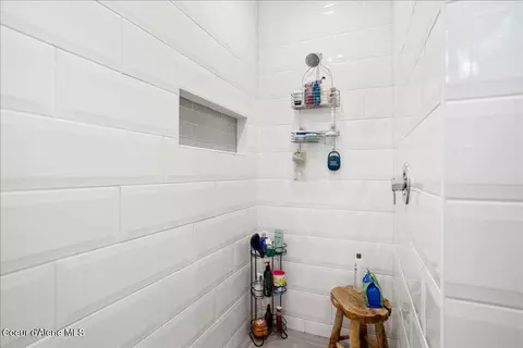 Bath - 207 Madera Dr, Sandpoint, ID 83864 photo 7 of 10