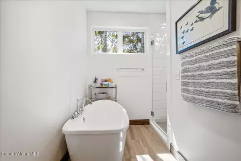 Bath - 207 Madera Dr, Sandpoint, ID 83864 photo 6 of 10