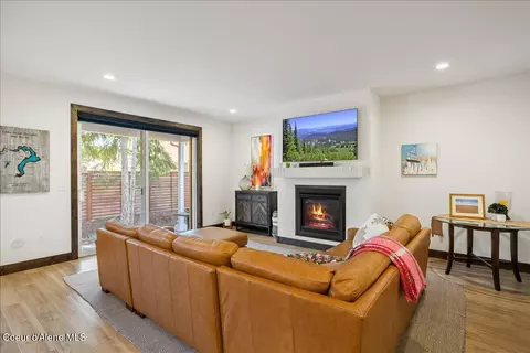 Living - 207 Madera Dr, Sandpoint, ID 83864 photo 2 of 3