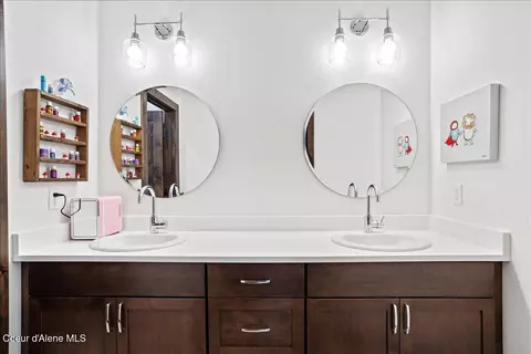 Bath - 207 Madera Dr, Sandpoint, ID 83864 photo 2 of 10