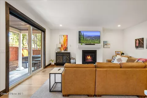Living - 207 Madera Dr, Sandpoint, ID 83864 photo 1 of 3