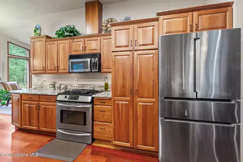 Kitchen - 5999 E Roger Dr, Post Falls, ID 83854 photo 2 of 3
