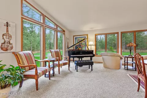 Living - 5999 E Roger Dr, Post Falls, ID 83854 photo 2 of 2
