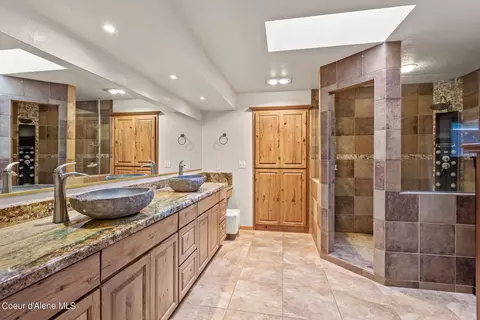 Bath - 5999 E Roger Dr, Post Falls, ID 83854 photo 1 of 5