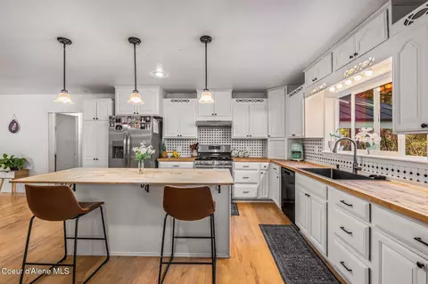 Kitchen - 883 Mountain View Rd, Clark Fork, ID 83811 photo 3 of 3