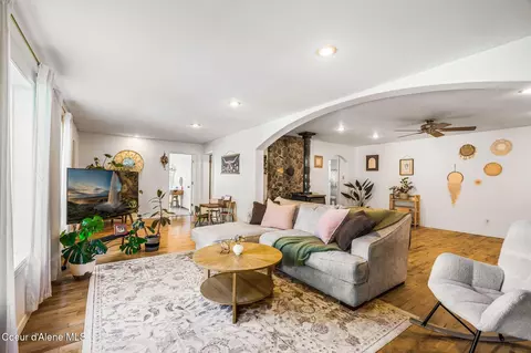 Living - 883 Mountain View Rd, Clark Fork, ID 83811 photo 2 of 3