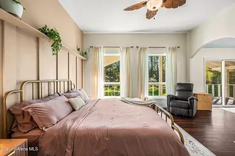 Bedroom - 883 Mountain View Rd, Clark Fork, ID 83811 photo 2 of 7