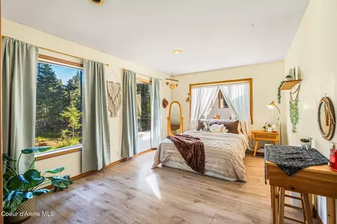 Bedroom - 883 Mountain View Rd, Clark Fork, ID 83811 photo 6 of 7