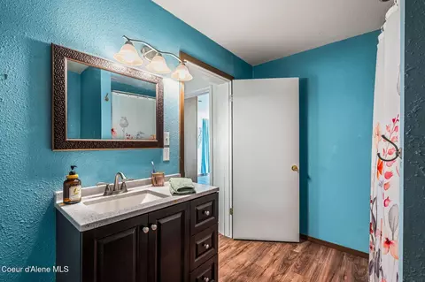Bath - 883 Mountain View Rd, Clark Fork, ID 83811 photo 4 of 5