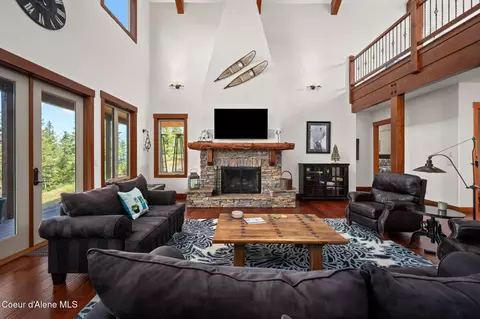 Living - 645 Eagle Crest Dr, Sagle, ID 83860 photo 6 of 8