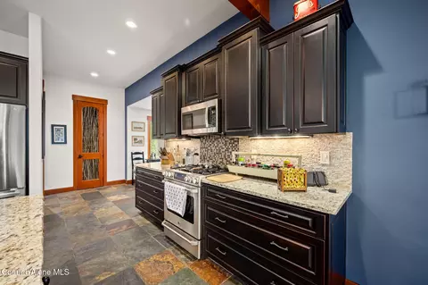 Kitchen - 645 Eagle Crest Dr, Sagle, ID 83860 photo 5 of 5