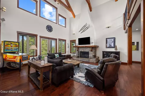 Living - 645 Eagle Crest Dr, Sagle, ID 83860 photo 4 of 8