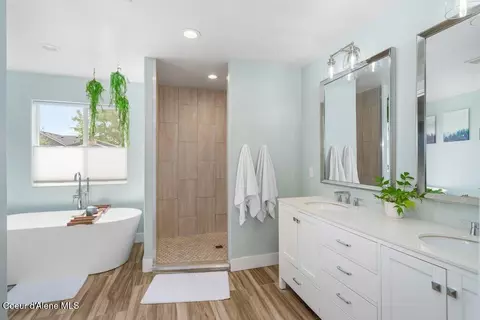 Bath - 8299 N Raspberry Ln, Hayden, ID 83835 photo 1 of 5
