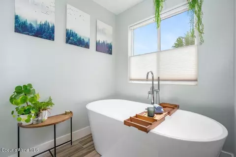 Bath - 8299 N Raspberry Ln, Hayden, ID 83835 photo 2 of 5