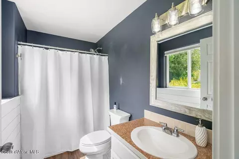 Bath - 8299 N Raspberry Ln, Hayden, ID 83835 photo 5 of 5