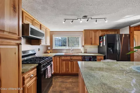 Kitchen - 114 Bayview Rd, Athol, ID 83801 photo 9 of 11