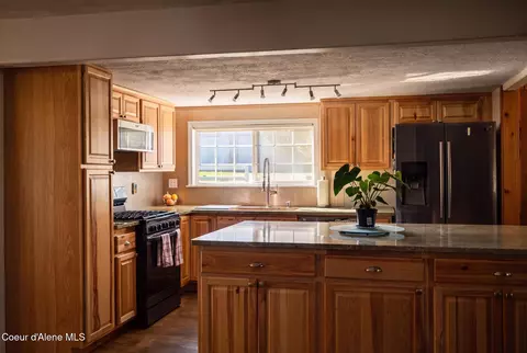 Kitchen - 114 Bayview Rd, Athol, ID 83801 photo 5 of 11