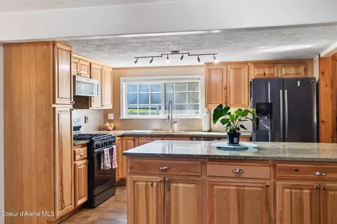 Kitchen - 114 Bayview Rd, Athol, ID 83801 photo 10 of 11