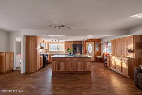Kitchen - 114 Bayview Rd, Athol, ID 83801 photo 1 of 11