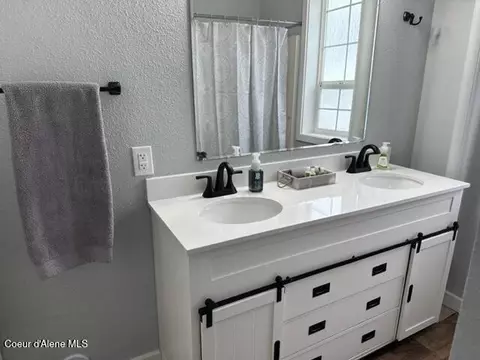Bath - 13 Emerson Ln, Kellogg, ID 83837 photo 2 of 3