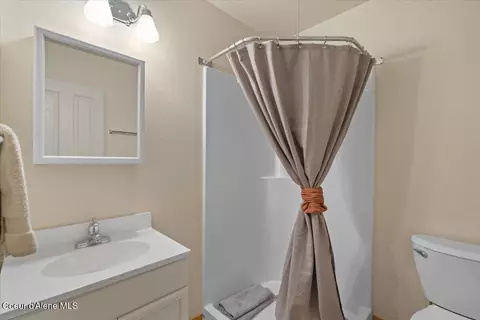 Bath - 13764 S Ridgeview Dr, Harrison, ID 83833 photo 2 of 3