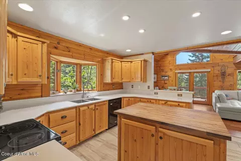 Kitchen - 13764 S Ridgeview Dr, Harrison, ID 83833 photo 3 of 3