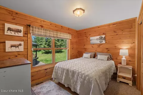 Bedroom - 13764 S Ridgeview Dr, Harrison, ID 83833 photo 1 of 7