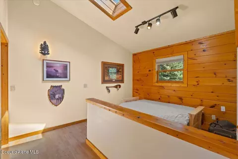 Bedroom - 13764 S Ridgeview Dr, Harrison, ID 83833 photo 5 of 7