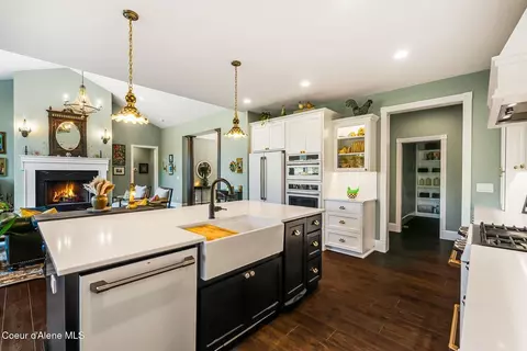 Kitchen - 261 Hawkwind Trl, Cocolalla, ID 83813 photo 2 of 11