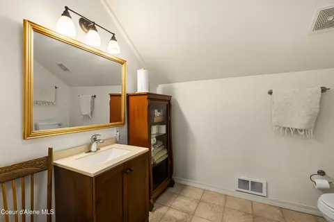 Bath - 239 Pierce Ln, Sagle, ID 83860 photo 5 of 10