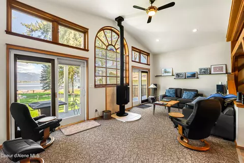 Living - 239 Pierce Ln, Sagle, ID 83860 photo 1 of 3