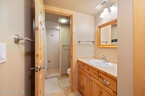 Bath - 4459 E Ogara Rd, Harrison, ID 83833 photo 4 of 5