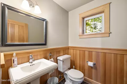 Bath - 4459 E Ogara Rd, Harrison, ID 83833 photo 1 of 5
