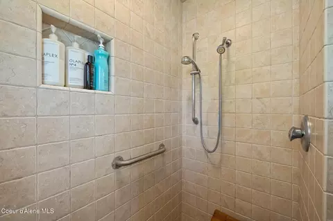Bath - 4459 E Ogara Rd, Harrison, ID 83833 photo 3 of 5