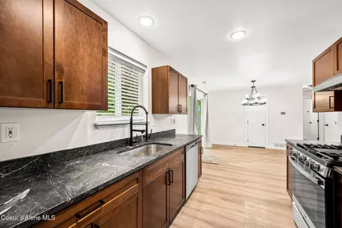 Kitchen - 1713 Main St Ab St Ab, Sandpoint, ID 83864 photo 2 of 3