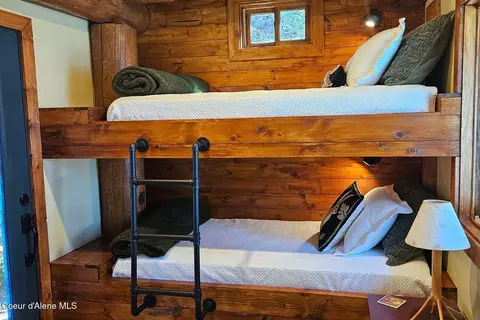 Bedroom - 360 E Ganos Ln, Harrison, ID 83833 photo 3 of 4