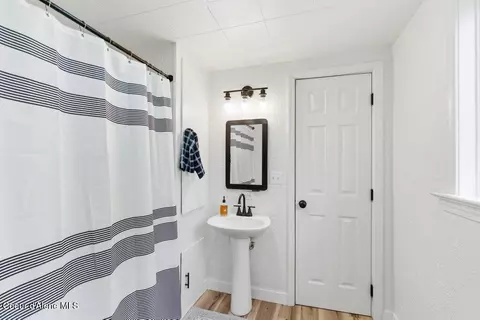 Bath - 5 E Mill Ave, Kellogg, ID 83837 photo 1 of 2