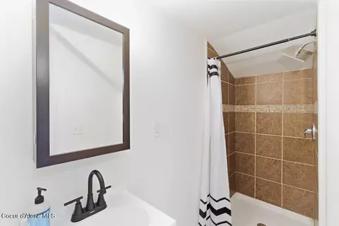 Bath - 5 E Mill Ave, Kellogg, ID 83837 photo 2 of 2