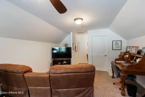 Bedroom - 139 Mount Smith Ests, Cocolalla, ID 83813 photo 6 of 6