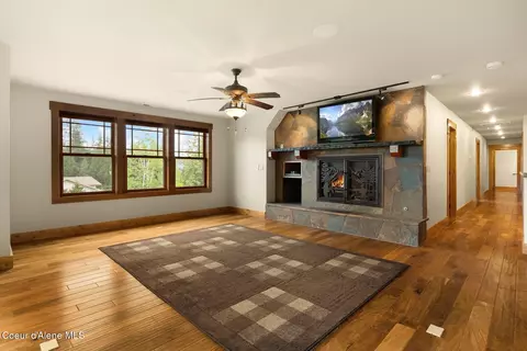 Living - 110 Wright Ct, Sandpoint, ID 83864 photo 3 of 4