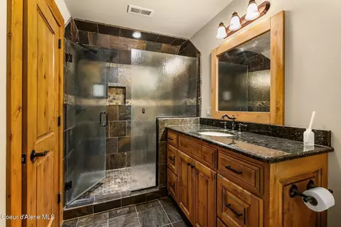 Bath - 110 Wright Ct, Sandpoint, ID 83864 photo 5 of 8