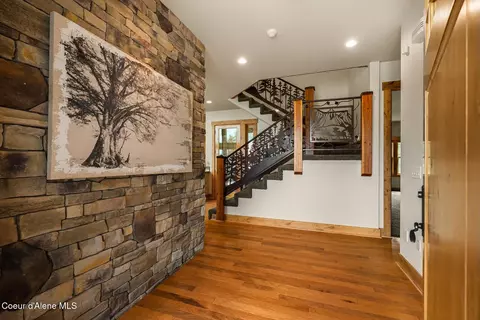 Entry Way - 110 Wright Ct, Sandpoint, ID 83864 photo 3 of 13