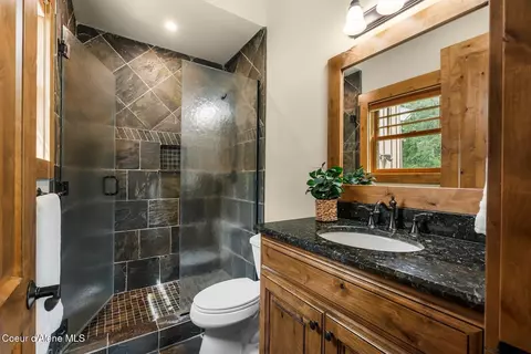 Bath - 110 Wright Ct, Sandpoint, ID 83864 photo 3 of 8