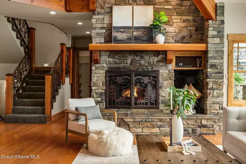 Living - 110 Wright Ct, Sandpoint, ID 83864 photo 1 of 4