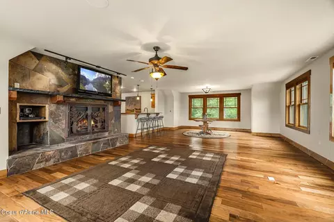 Living - 110 Wright Ct, Sandpoint, ID 83864 photo 4 of 4